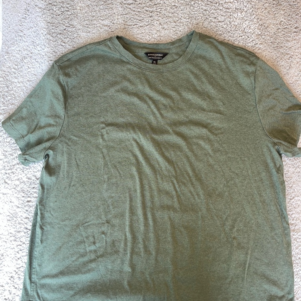 Banana Republic Men’s Olive and Beige Tees - Picture 2 of 7